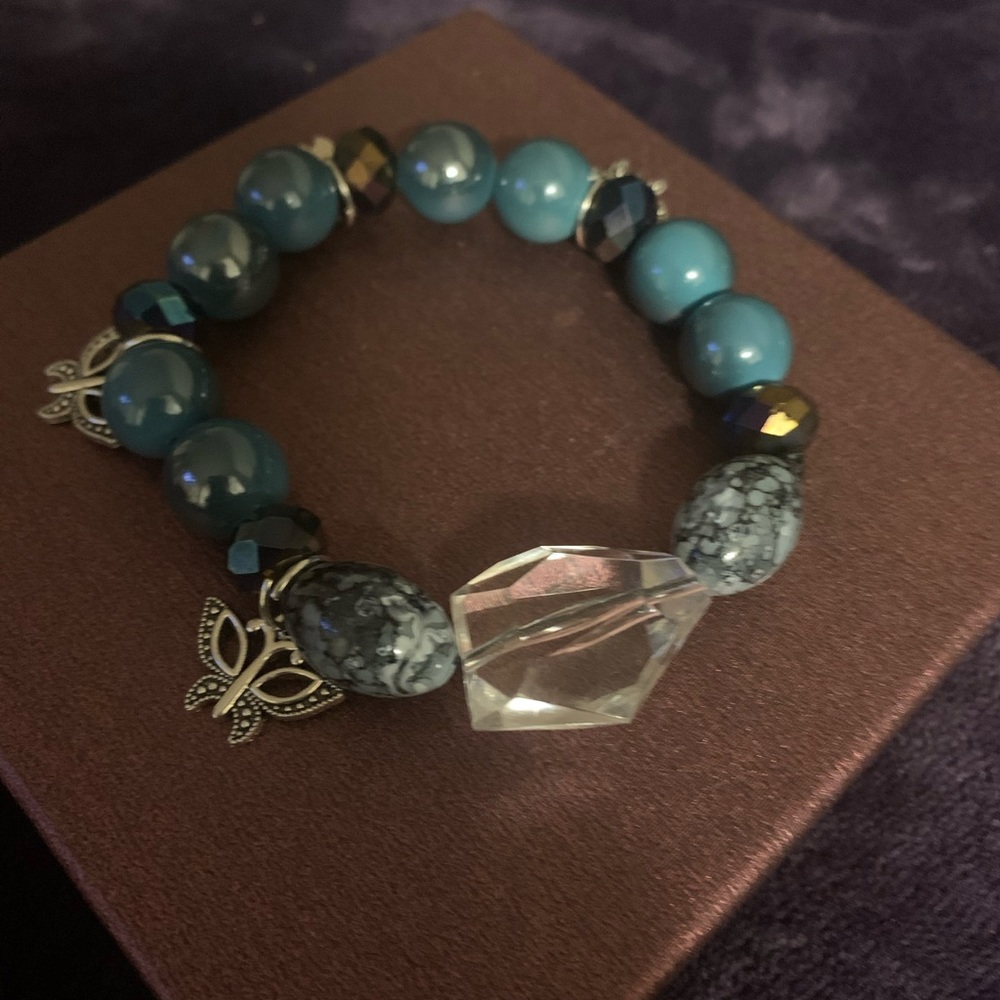Bracelets - Picture 11 of 14